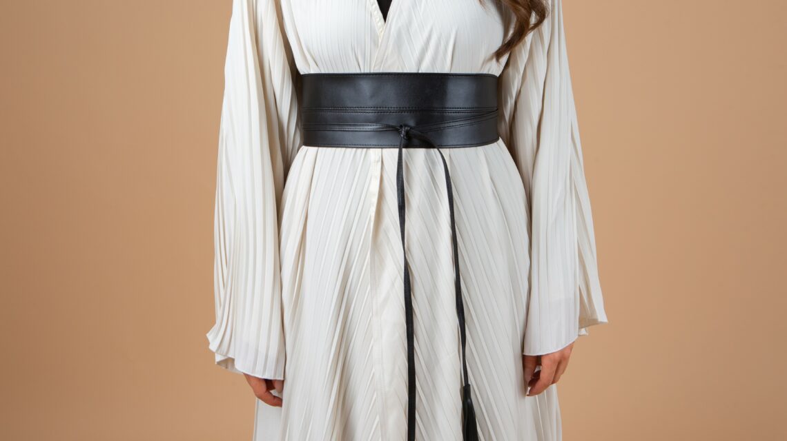 Abaya Bedouine ÉCRU avec ceinture noire