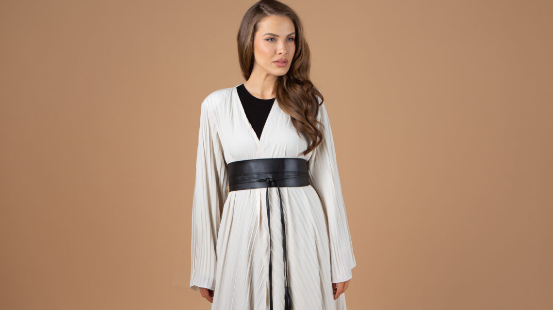 Abaya Bedouine ÉCRU avec ceinture noire