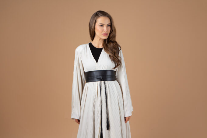 Abaya Bedouine ÉCRU avec ceinture noire