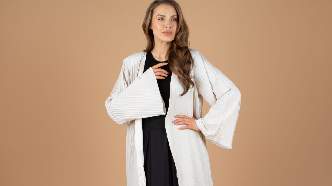 Abaya Bedouine ÉCRU avec ceinture noire