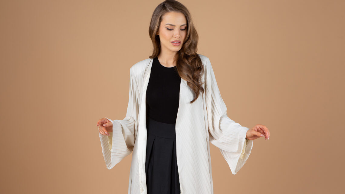 Abaya Bedouine ÉCRU avec ceinture noire