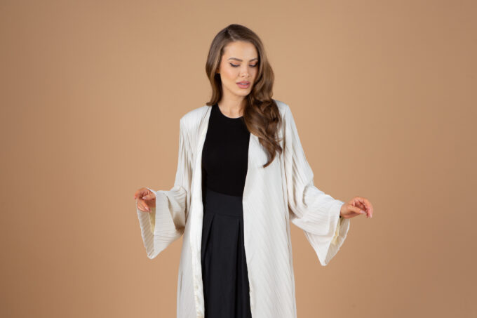 Abaya Bedouine ÉCRU avec ceinture noire